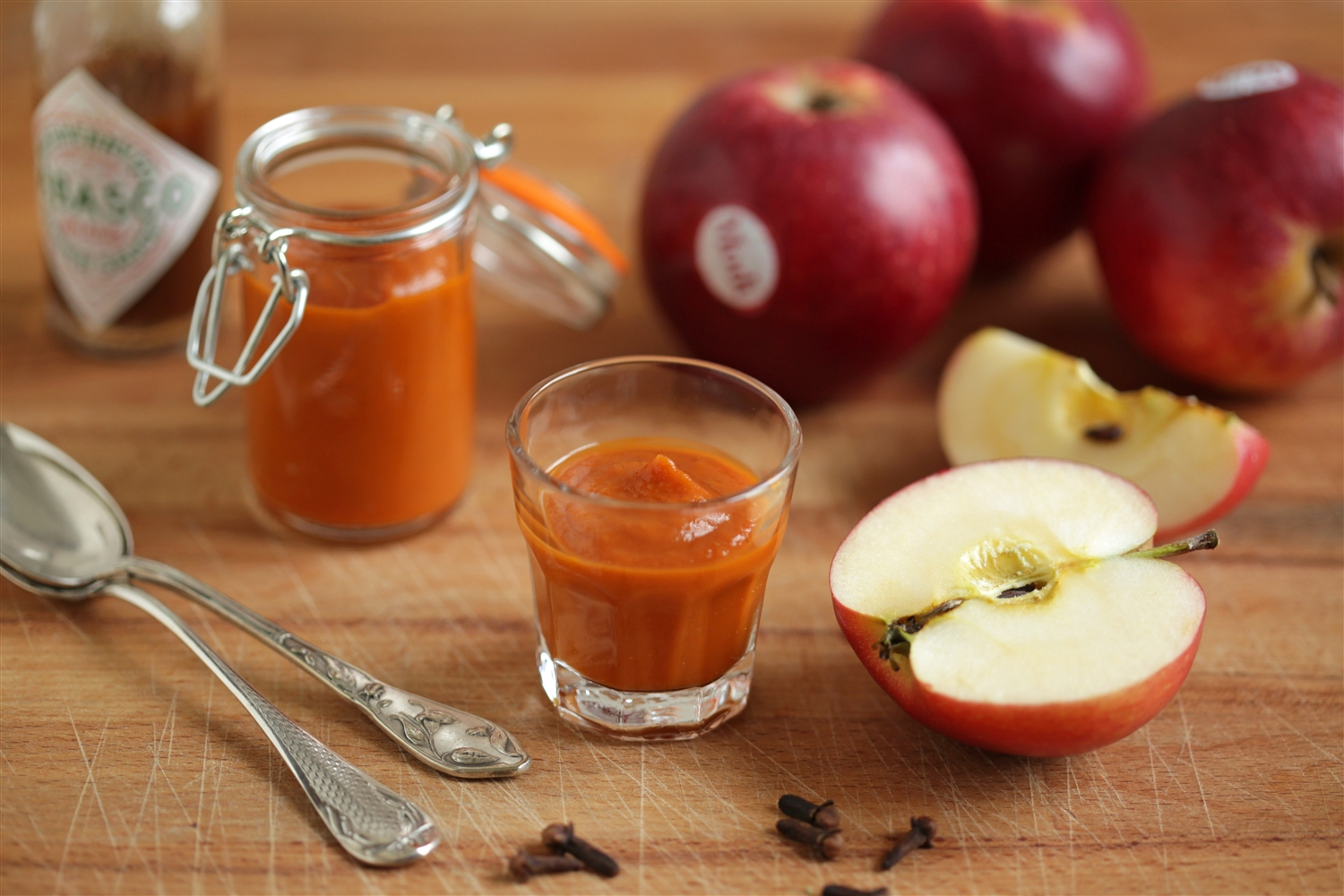 Knuspriges Hähnchen mit Cornflakes und Apfel-Tomaten Ketchup | Modì® Apple
